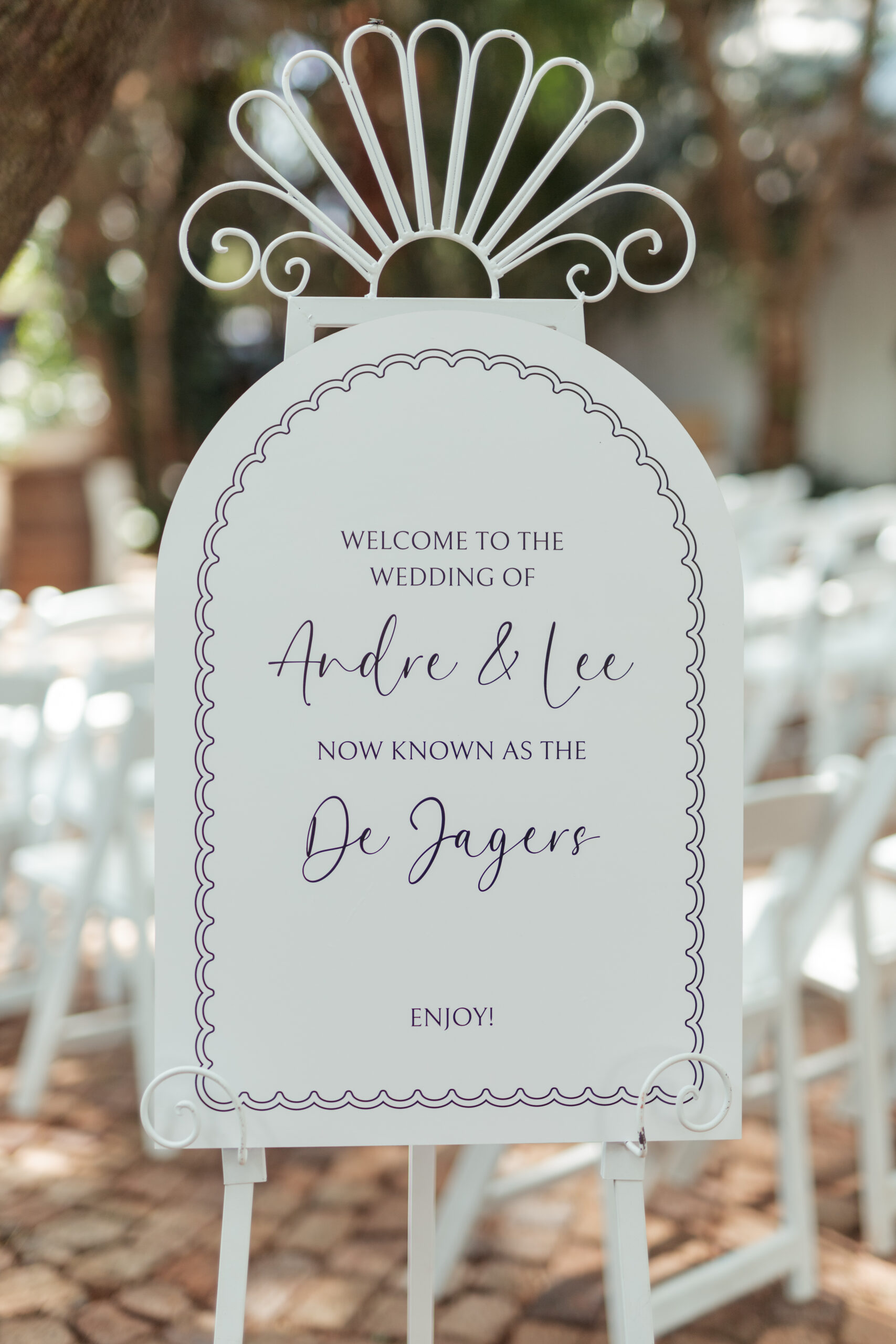 Arch wedding welcome sign