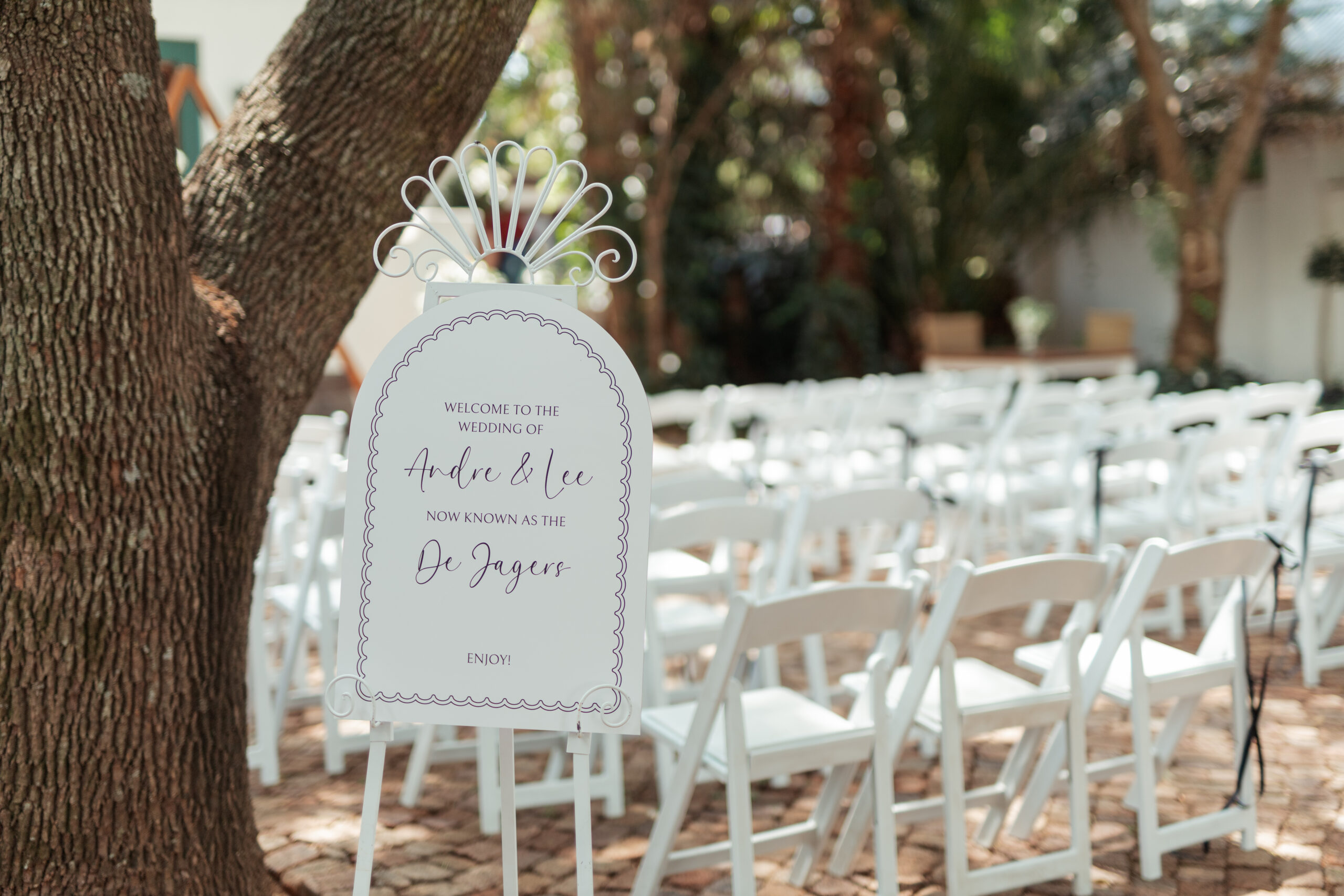 Arch wedding welcome sign