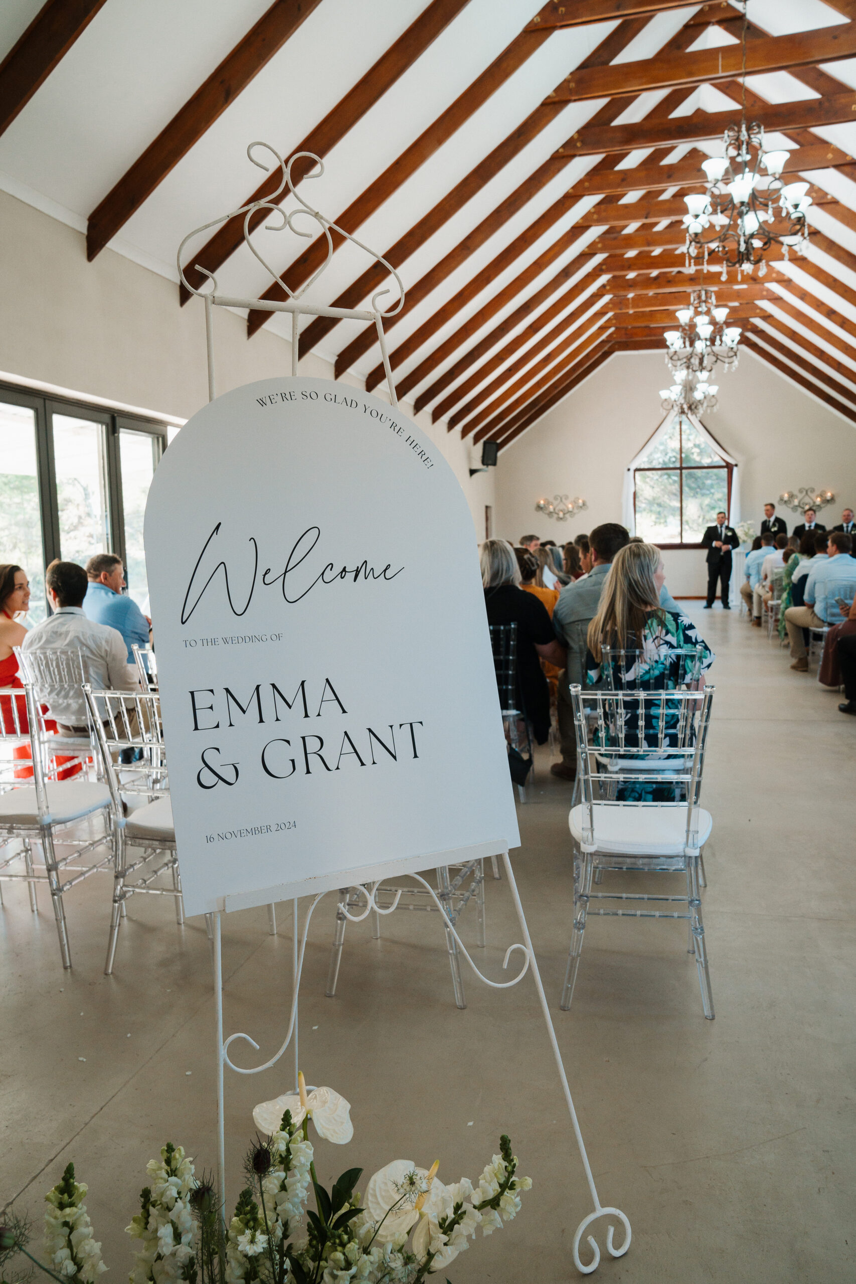 Arch wedding welcome sign