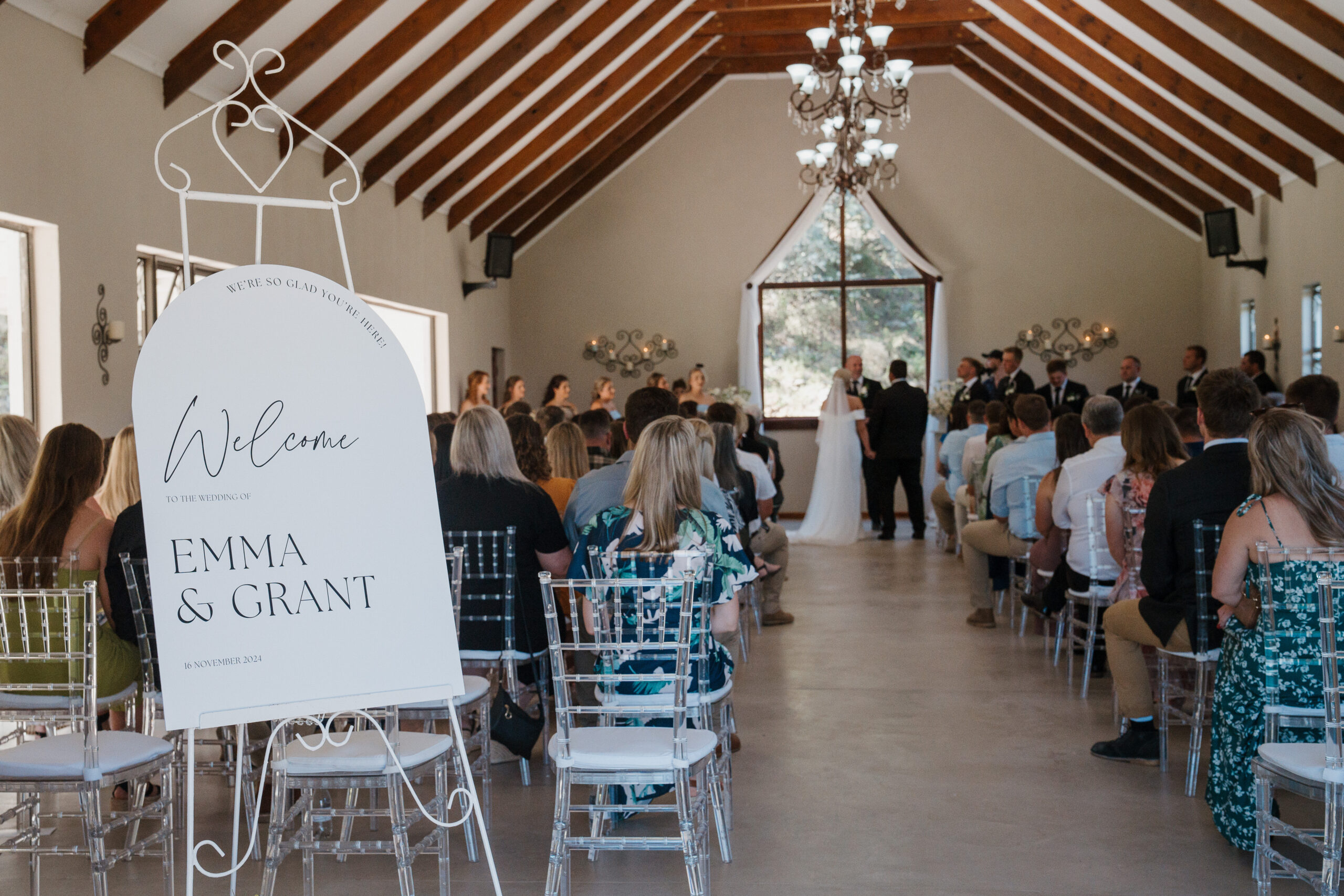Arch wedding welcome sign