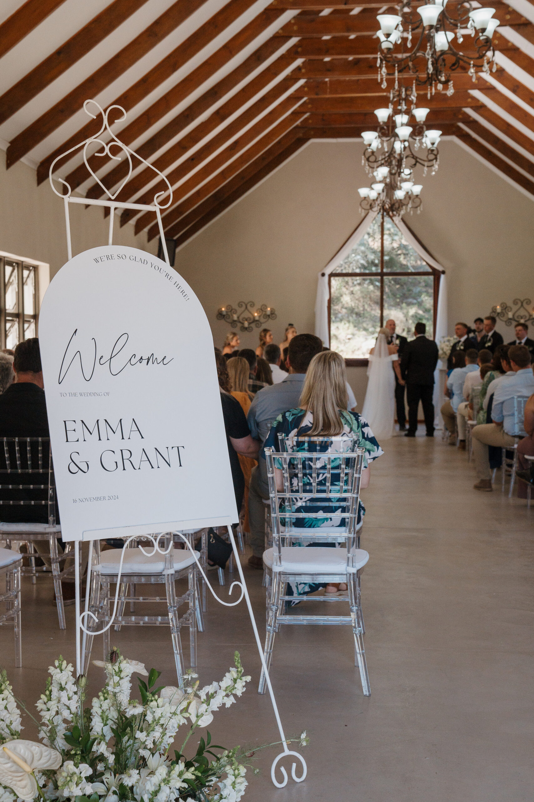 Arch wedding welcome sign