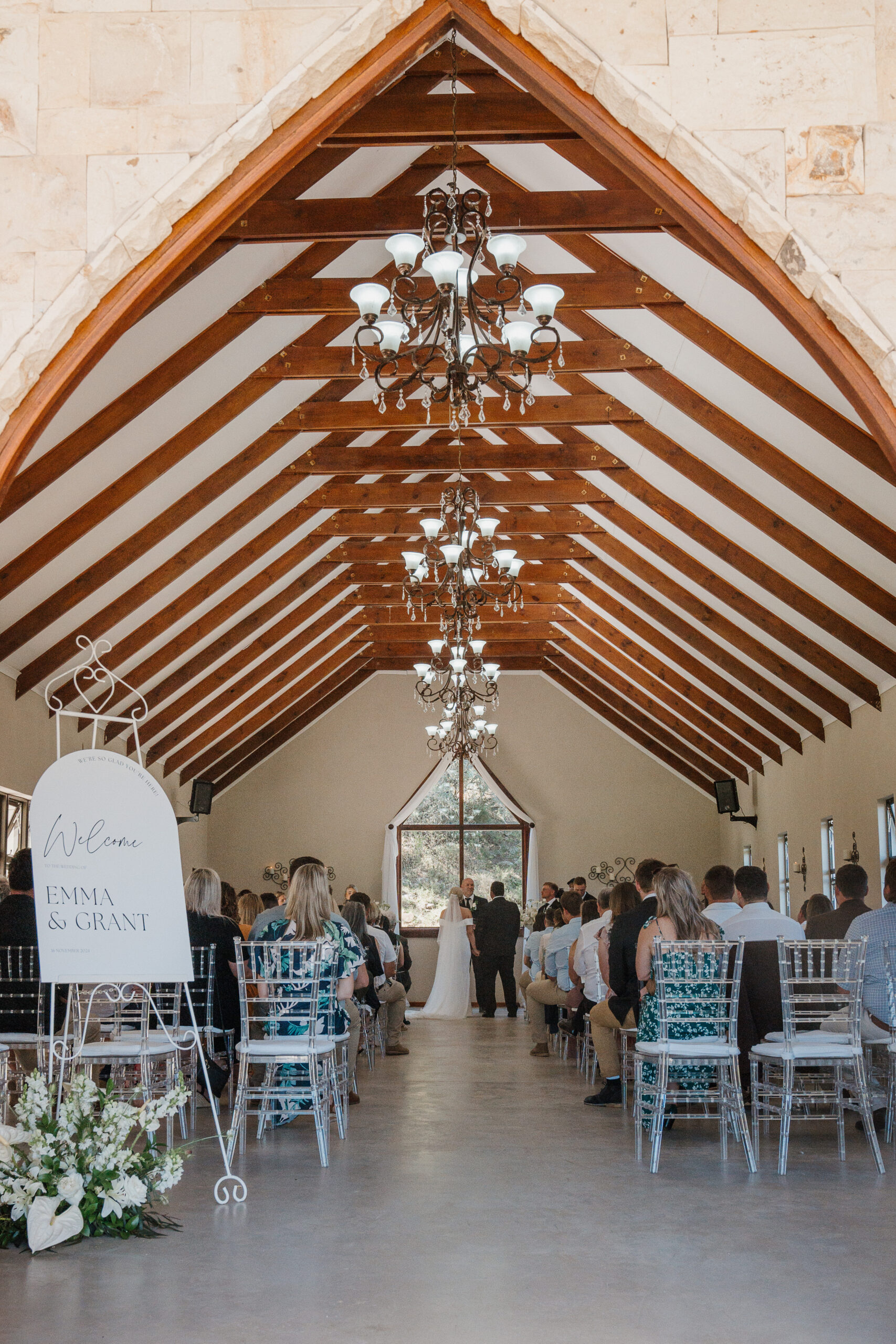 Arch wedding welcome sign
