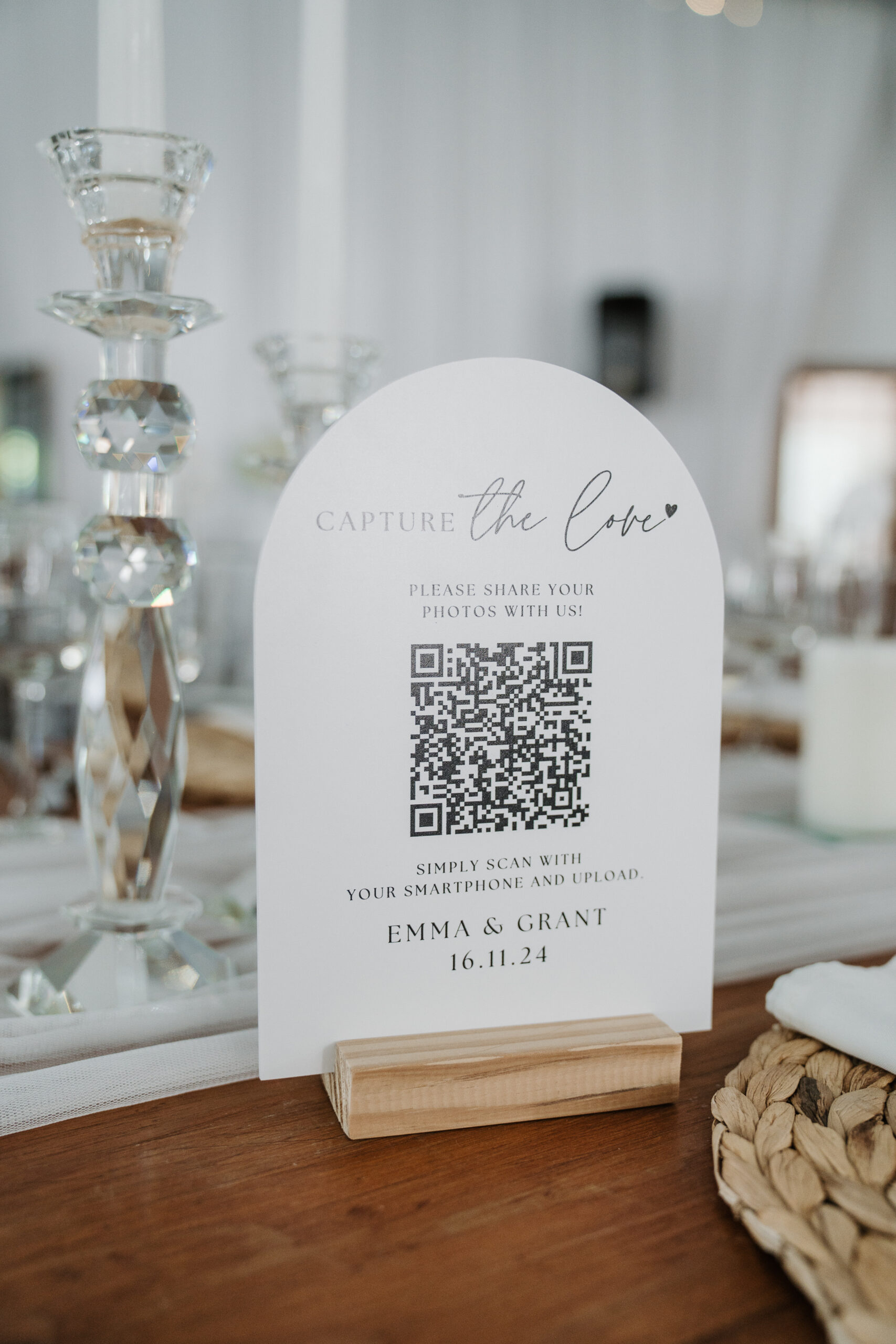 Capture the love wedding sign